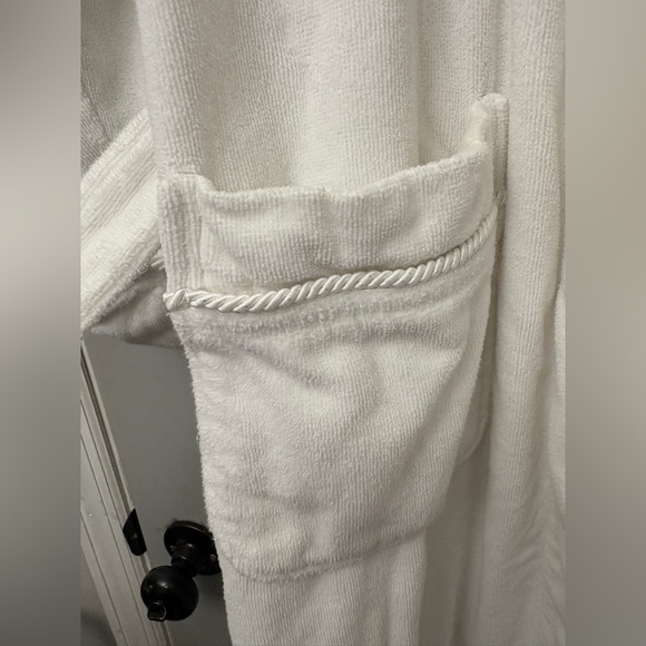 Luxurious White 100% Cotton Women's Plush Robe - Picture 4 of 6